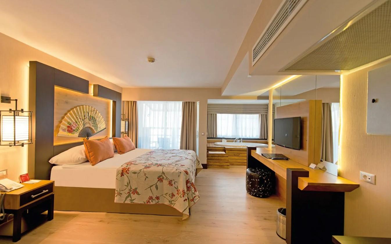 Limak Lara Deluxe Hotel & Resort Rezervasyon