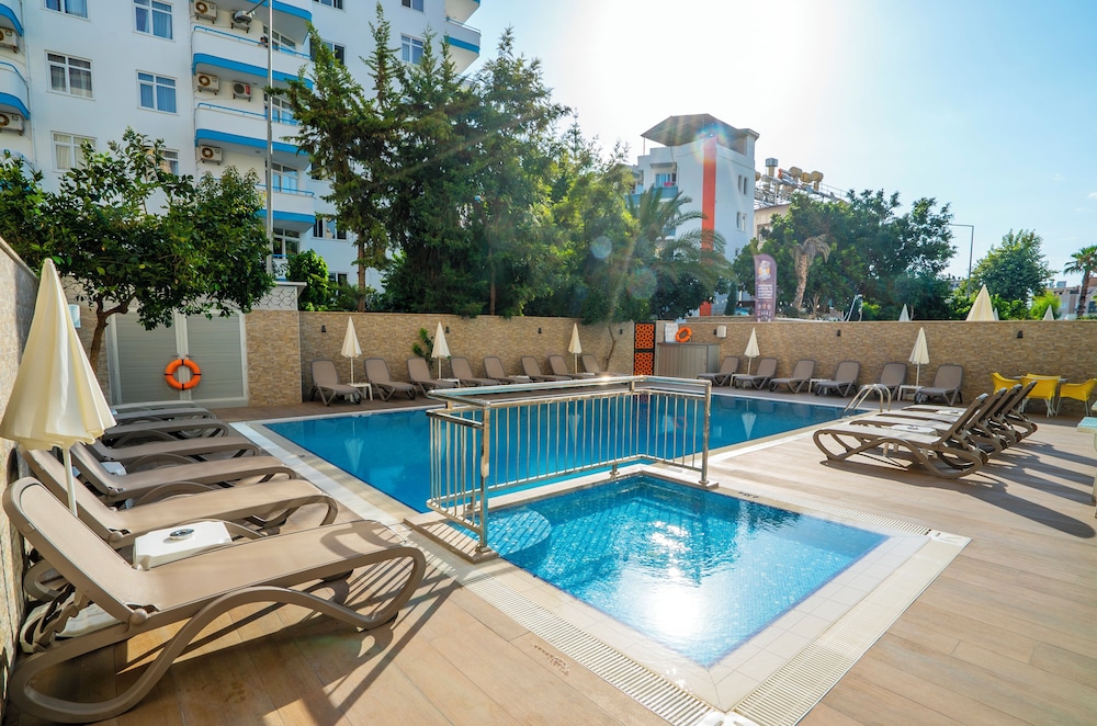 Kleopatra Celine Hotel Rezervasyon