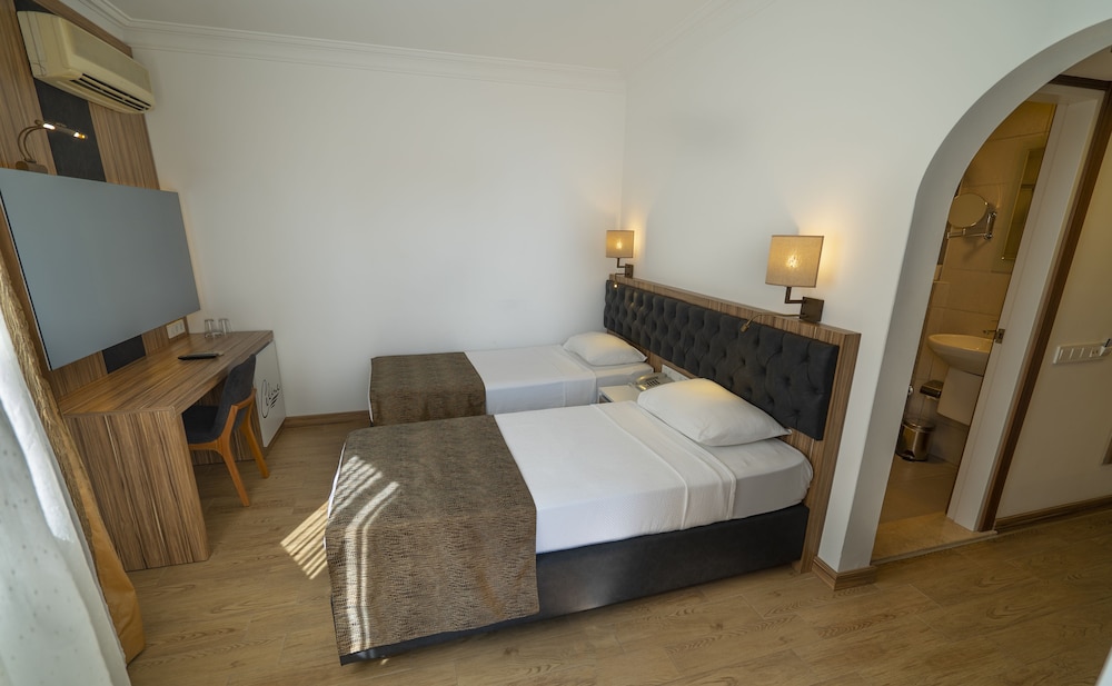 Kleopatra Celine Hotel Rezervasyon