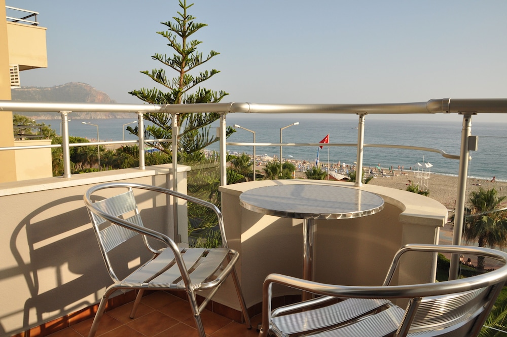 Kleopatra Celine Hotel Rezervasyon