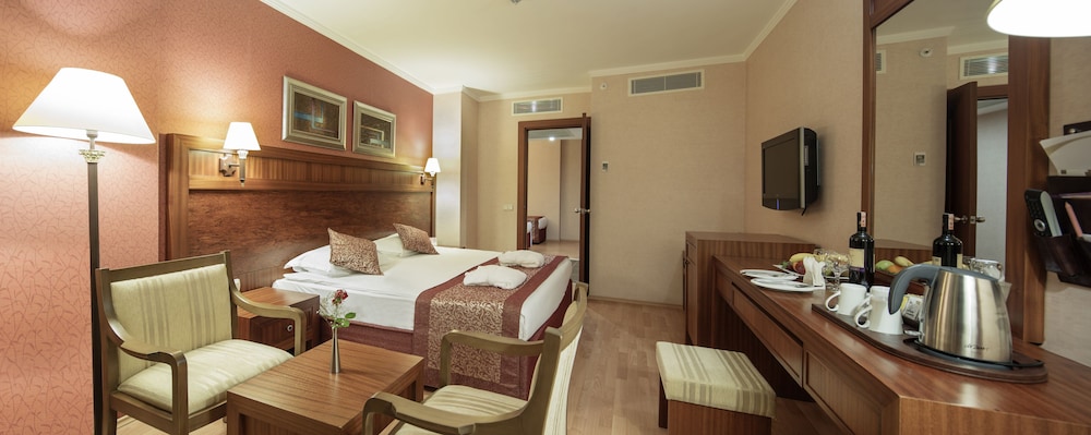 Alba Royal Hotel Rezervasyon