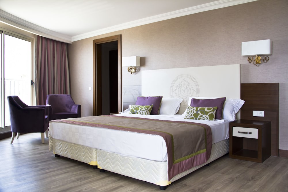 Adella Side Hotel Rezervasyon