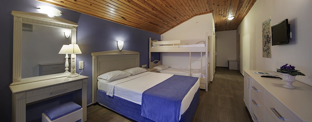 Club Turtas Beach Hotel Rezervasyon