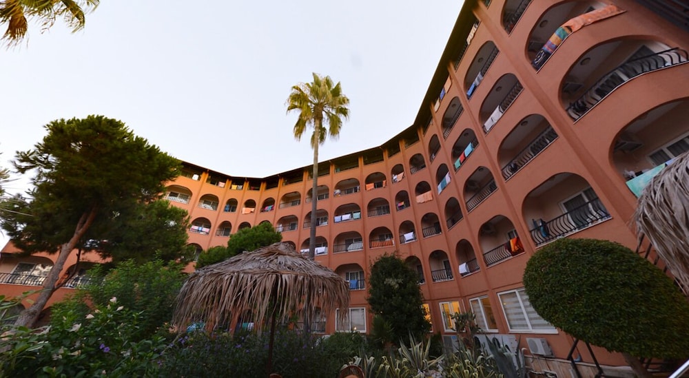 Club Turtas Beach Hotel Rezervasyon