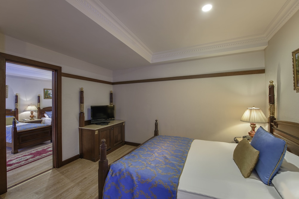 Delphin Palace Rezervasyon