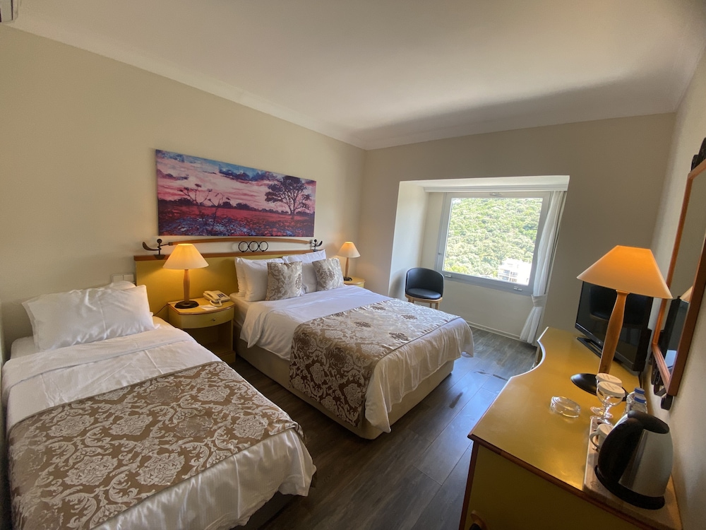 Roseira Beach Resort Rezervasyon