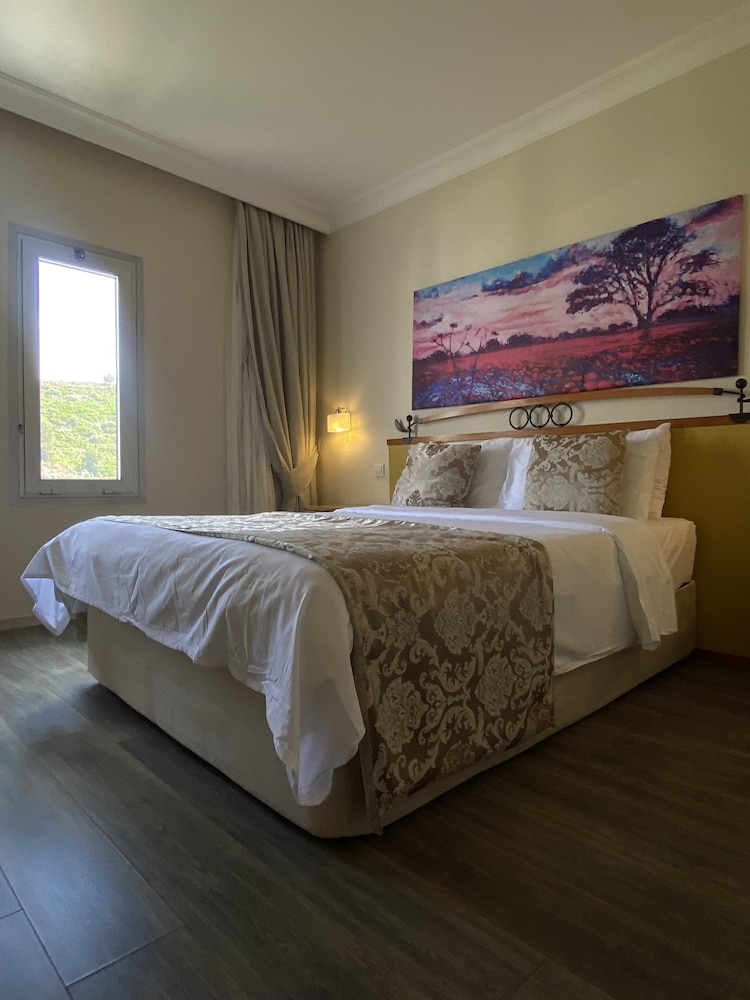 Roseira Beach Resort Rezervasyon