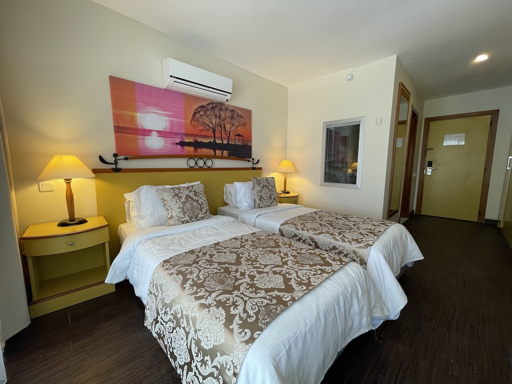 Roseira Beach Resort Rezervasyon