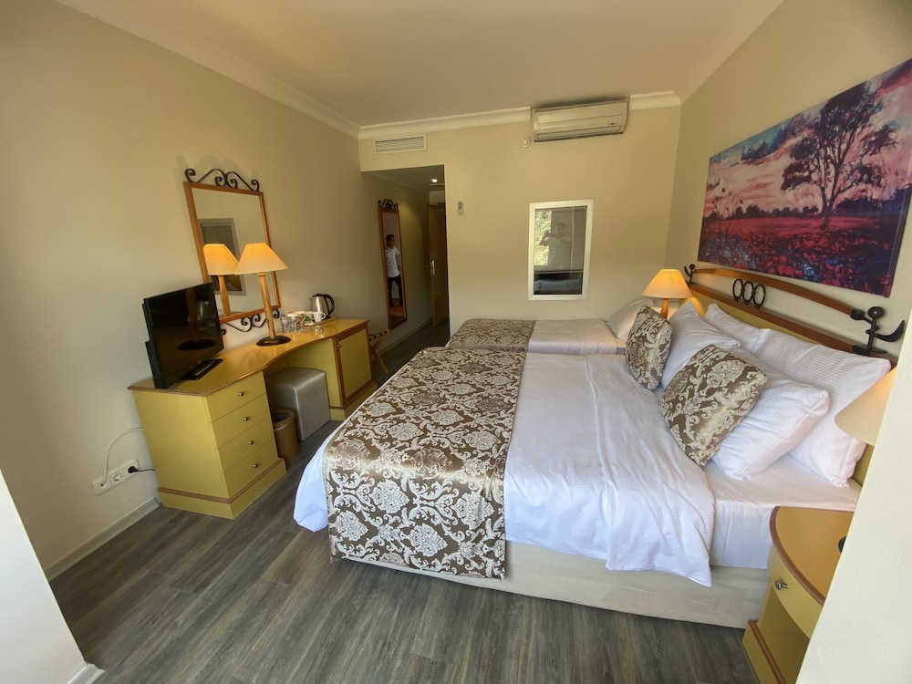 Roseira Beach Resort Rezervasyon