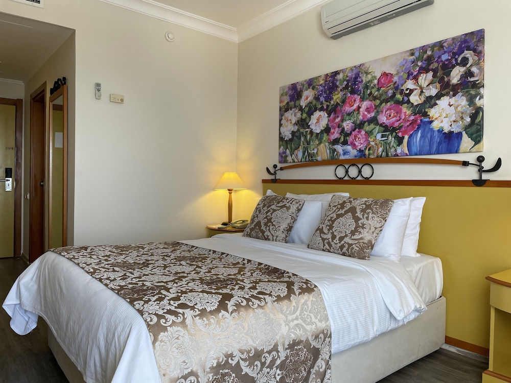 Roseira Beach Resort Rezervasyon