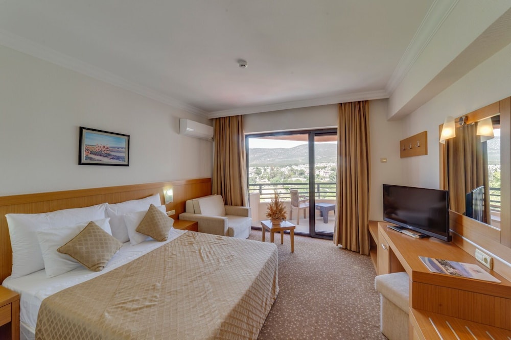 The Holiday Resort Hotel Rezervasyon