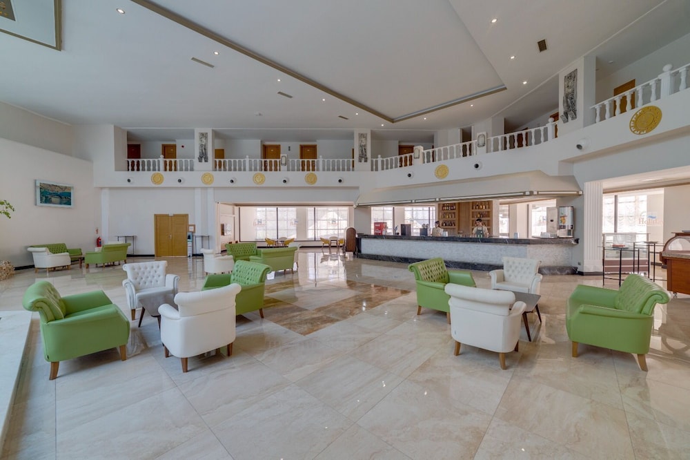 The Holiday Resort Hotel Rezervasyon