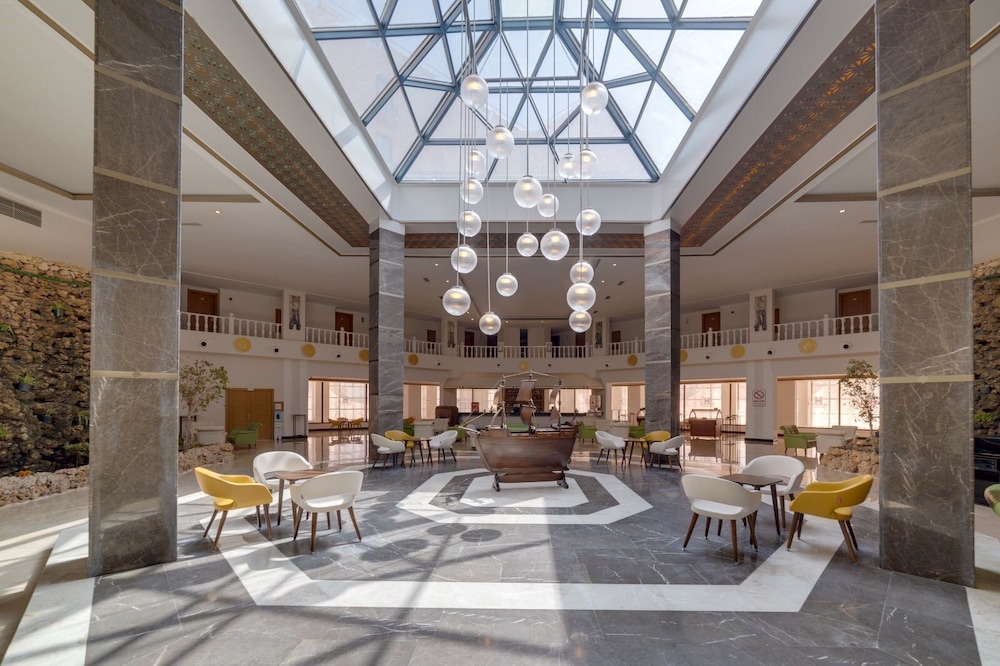 The Holiday Resort Hotel Rezervasyon