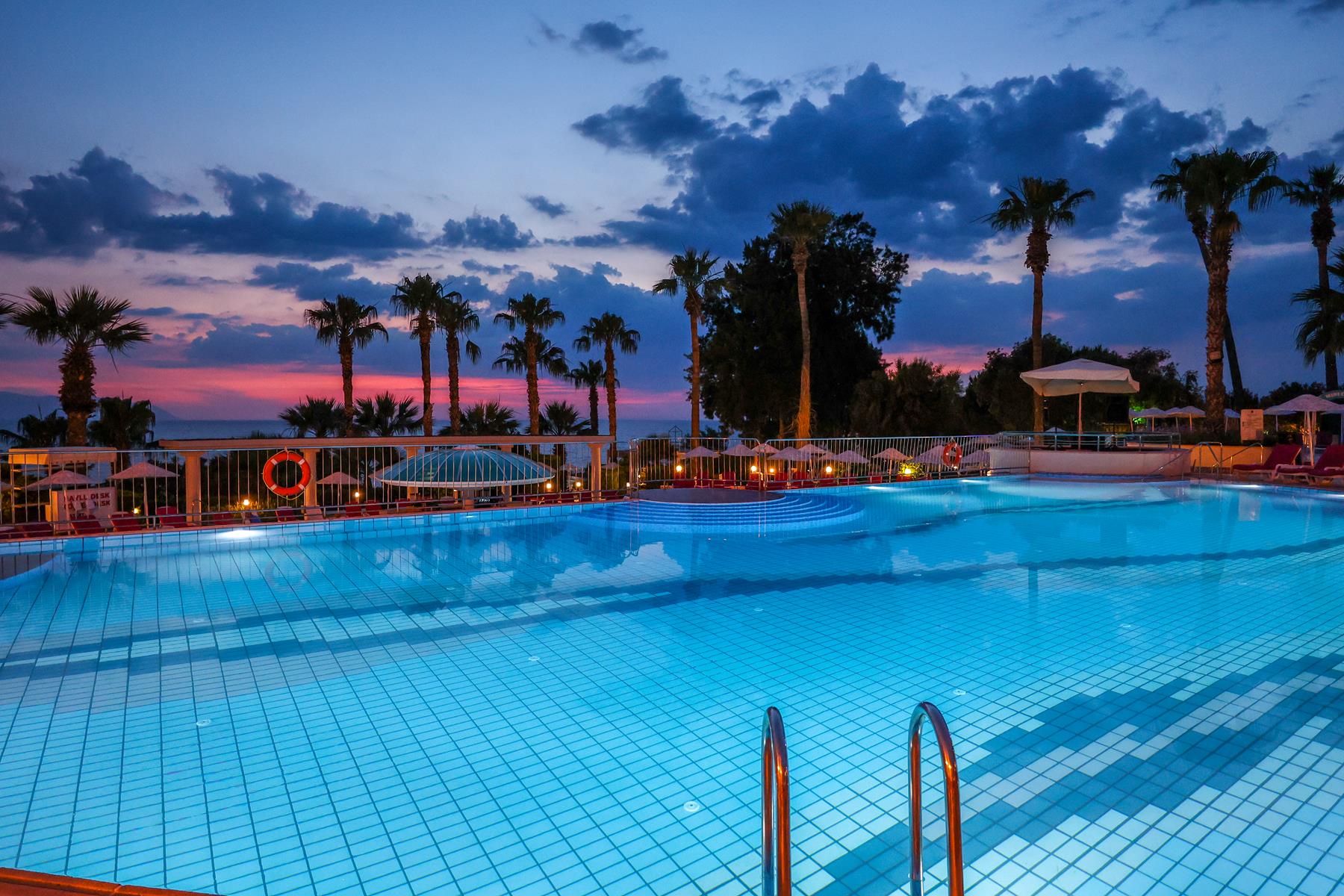 The Grand Blue Sky International Rezervasyon