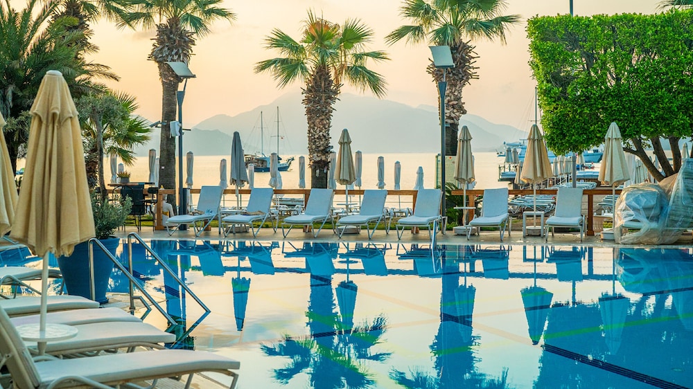 Cettia Beach Resort Rezervasyon