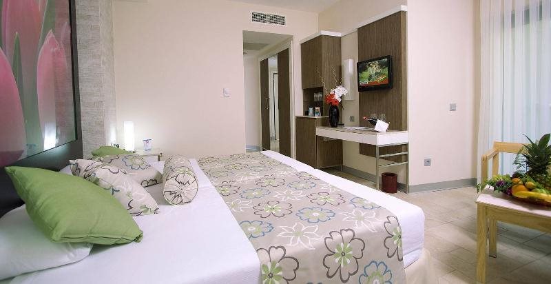 Blue Waters Club Rezervasyon