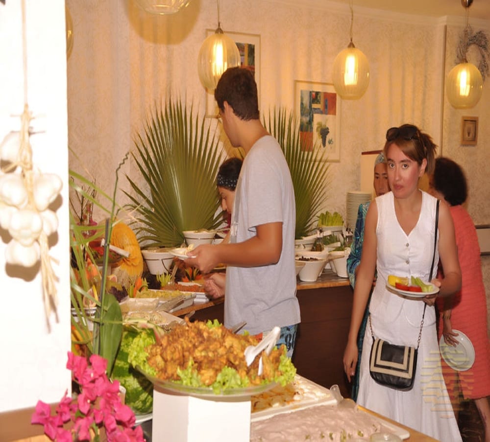 Azak Hotel Rezervasyon