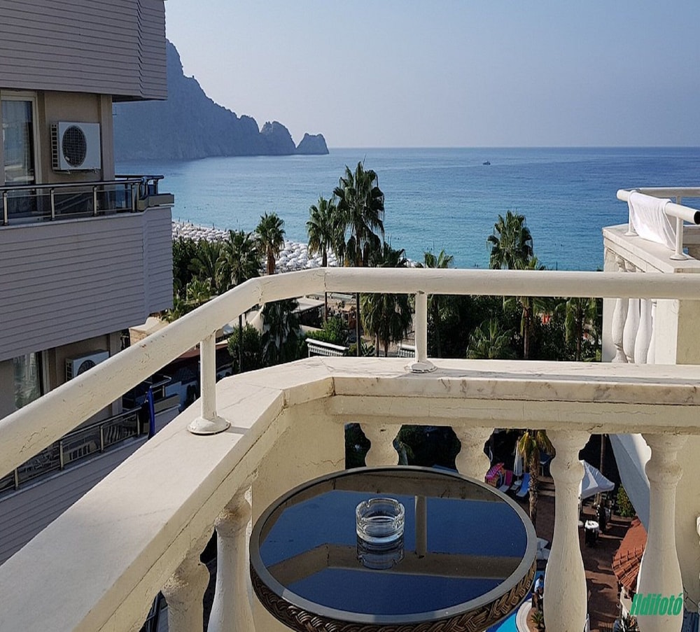 Azak Hotel Rezervasyon