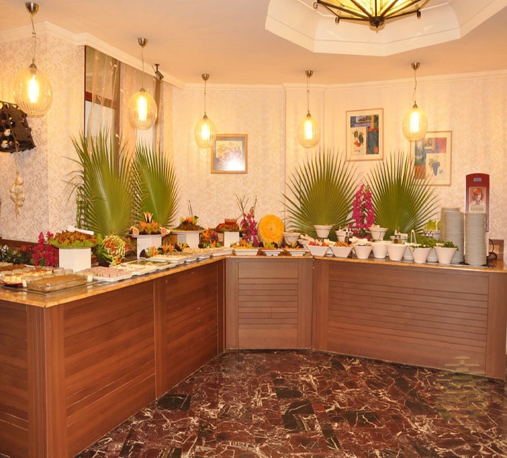 Azak Hotel Rezervasyon