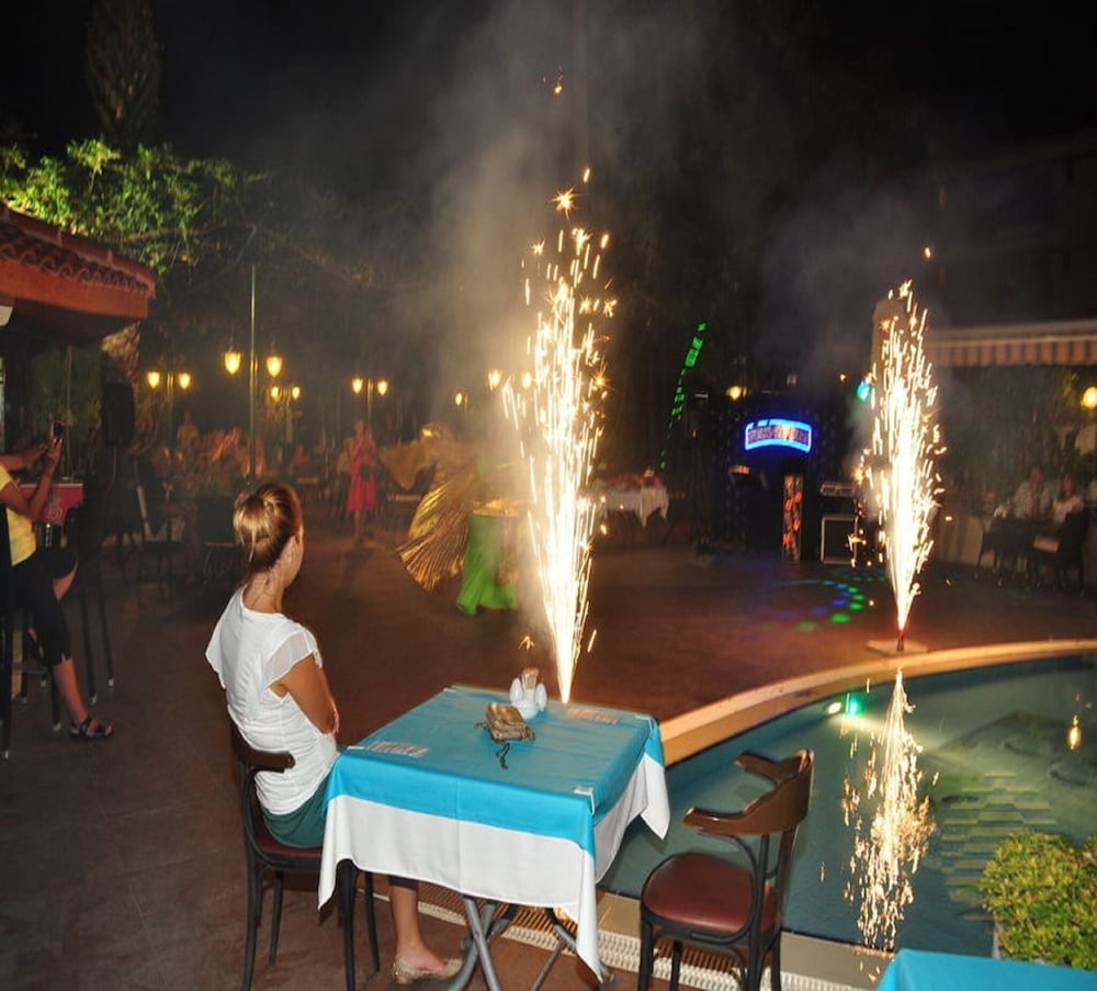 Azak Hotel Rezervasyon