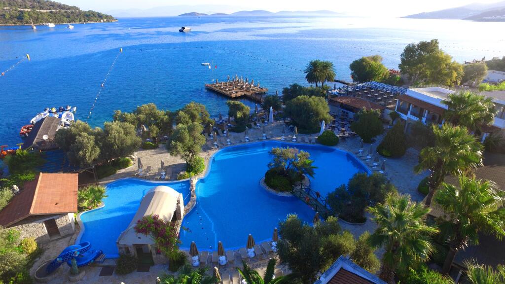 Izer Hotel & Beach Club Rezervasyon