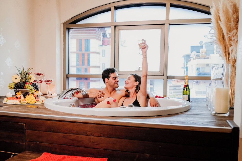 Taç Premier Hotel & Spa Rezervasyon