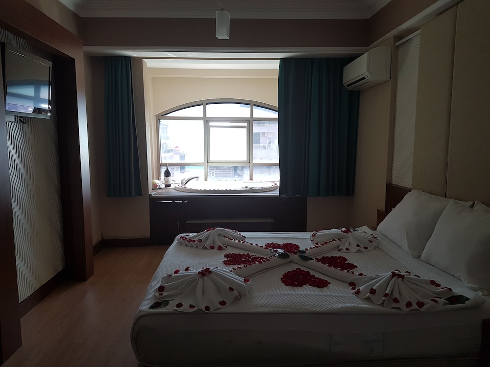 Taç Premier Hotel & Spa Rezervasyon