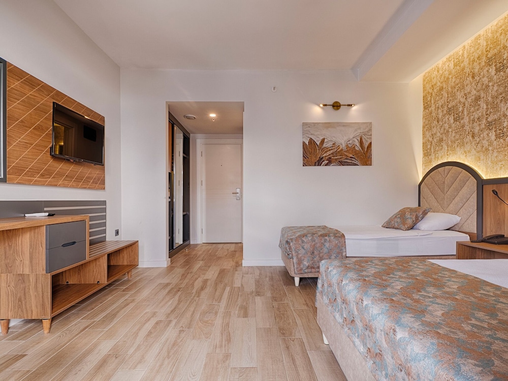 Grand Uysal Beach Hotel Rezervasyon