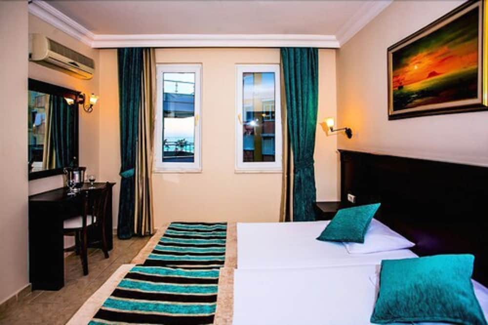 Kleopatra Royal Palm Rezervasyon