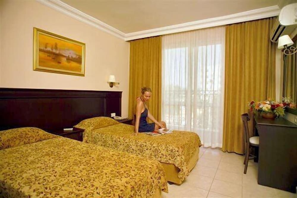 Kleopatra Royal Palm Rezervasyon