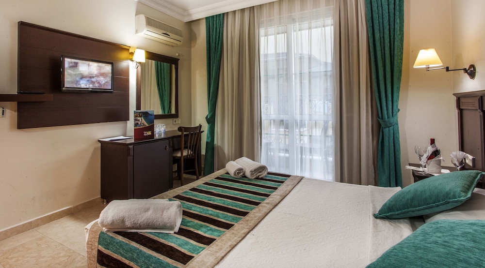 Kleopatra Royal Palm Rezervasyon