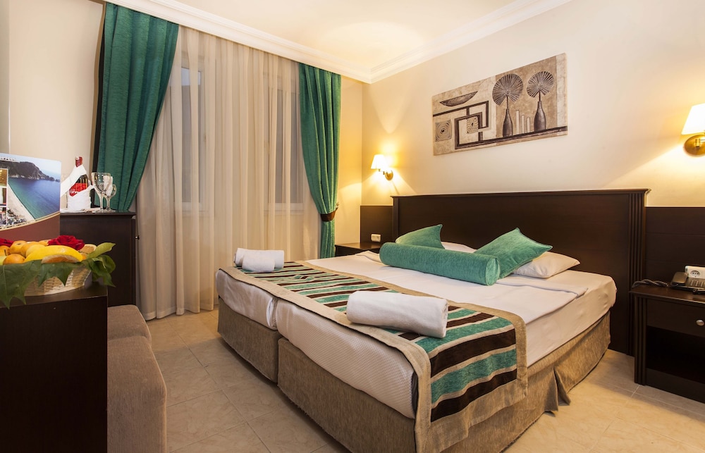 Kleopatra Royal Palm Rezervasyon