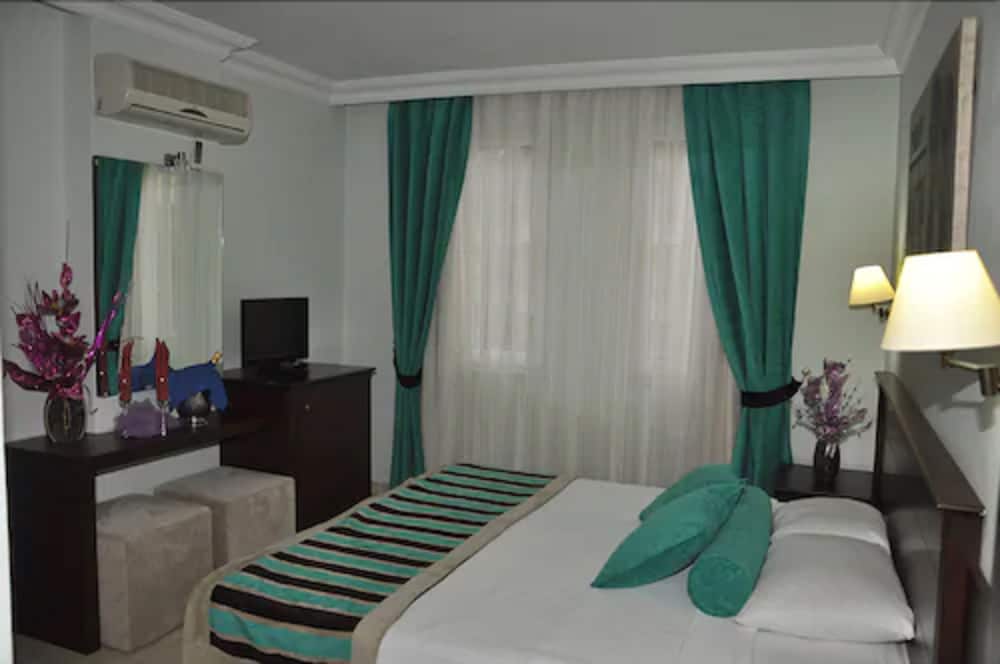 Kleopatra Royal Palm Rezervasyon