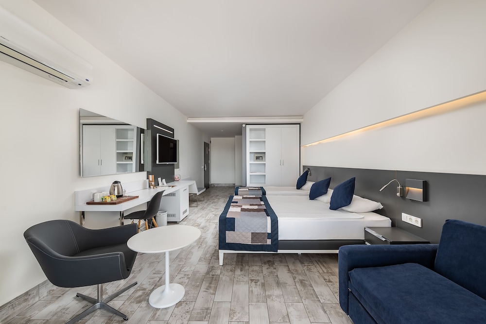 White City Beach Hotel Rezervasyon