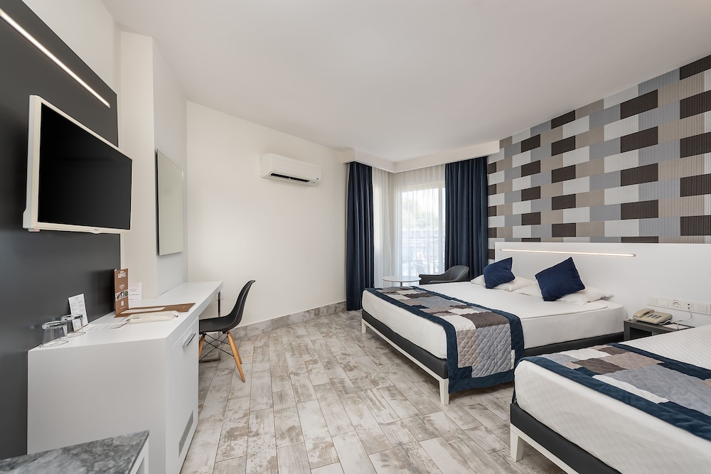 White City Beach Hotel Rezervasyon