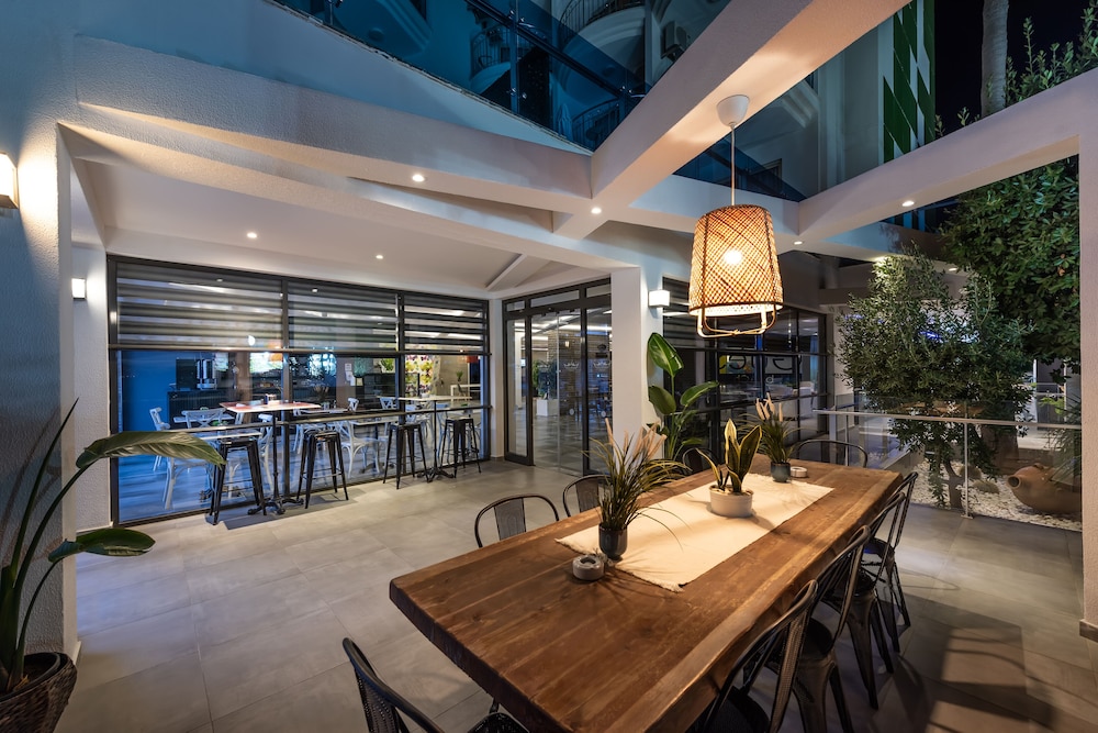 White City Beach Hotel Rezervasyon