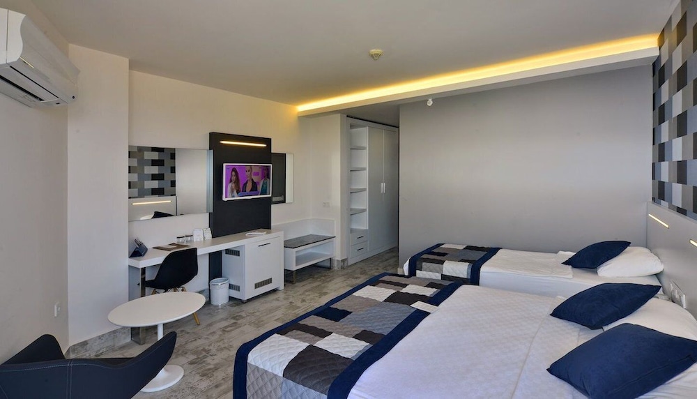 White City Beach Hotel Rezervasyon