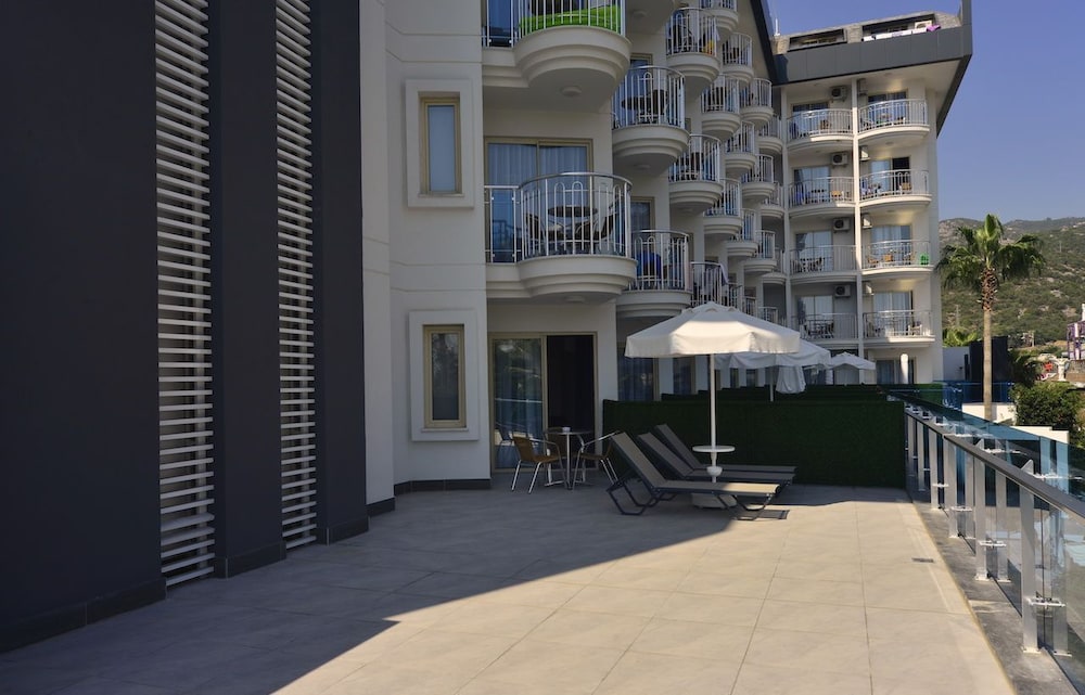 White City Beach Hotel Rezervasyon