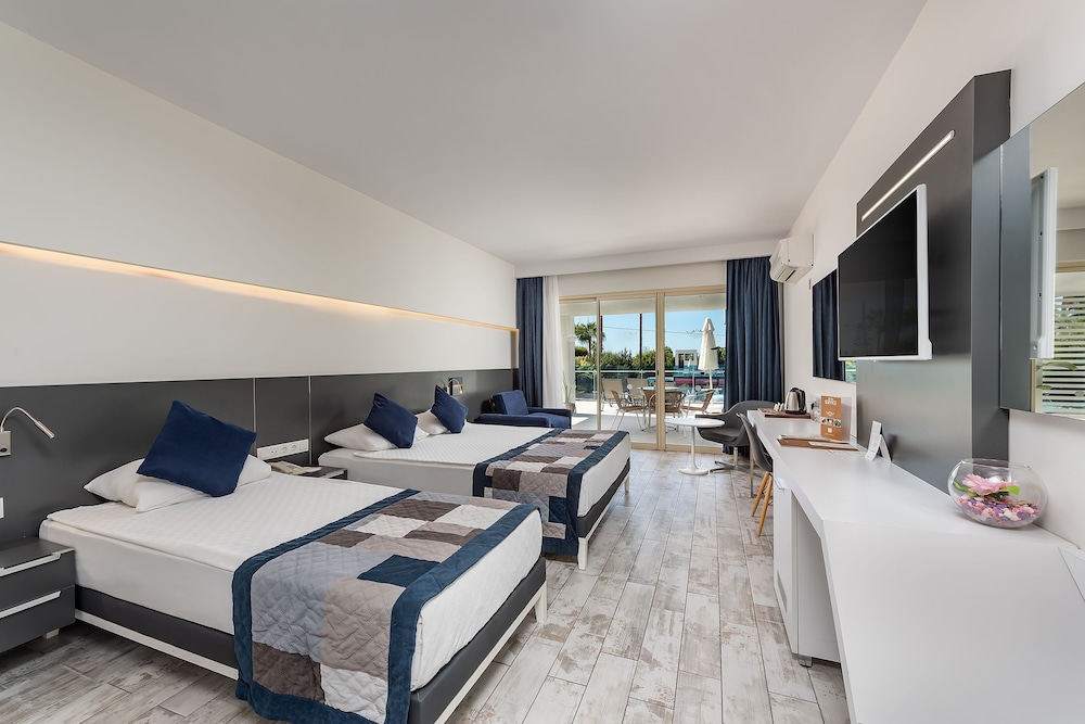White City Beach Hotel Rezervasyon