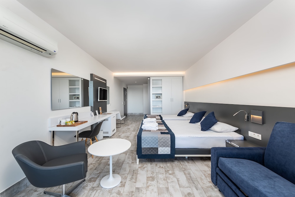 White City Beach Hotel Rezervasyon