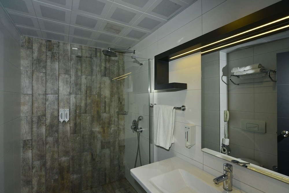 White City Beach Hotel Rezervasyon