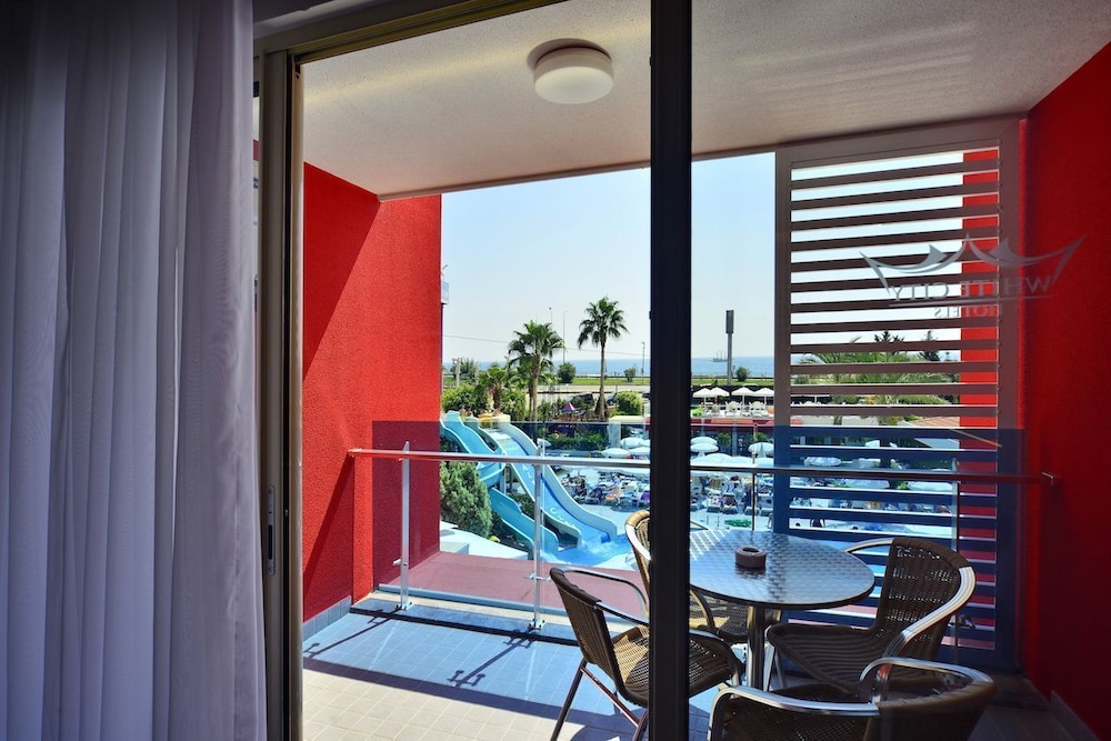 White City Beach Hotel Rezervasyon
