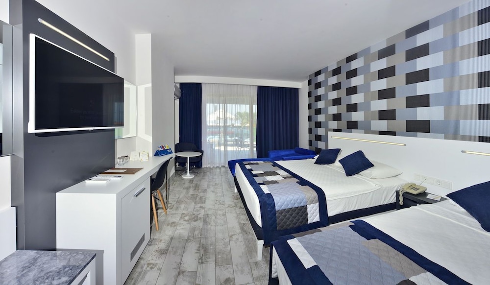 White City Beach Hotel Rezervasyon