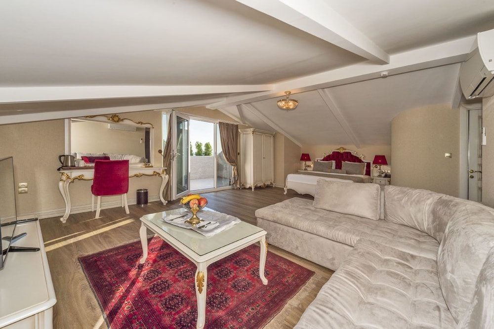 Glorious Hotel Rezervasyon