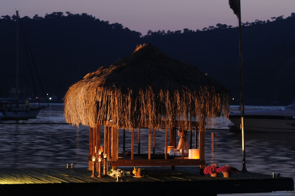 Ece Saray Marina & Resort Rezervasyon