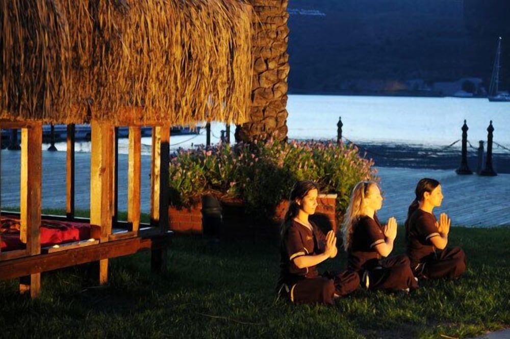 Ece Saray Marina & Resort Rezervasyon