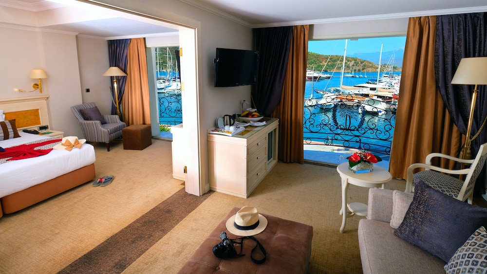 Ece Saray Marina & Resort Rezervasyon