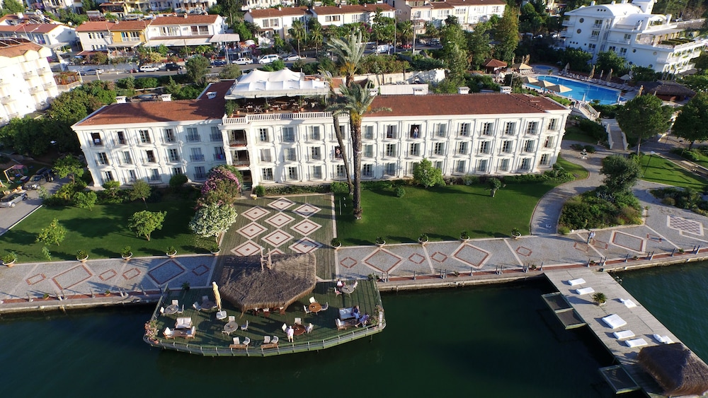 Ece Saray Marina & Resort Rezervasyon