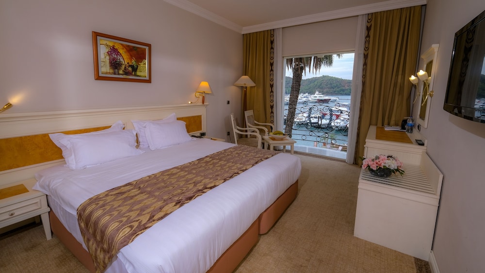 Ece Saray Marina & Resort Rezervasyon