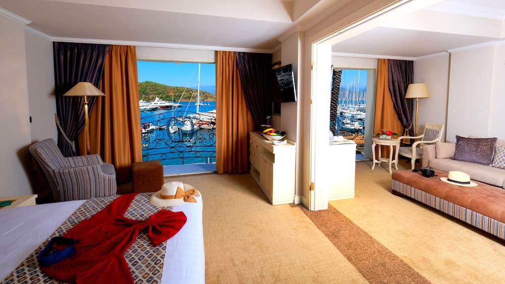 Ece Saray Marina & Resort Rezervasyon